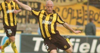 Marcel Novick, volante de Pe�arol, ofrecido a Col�n