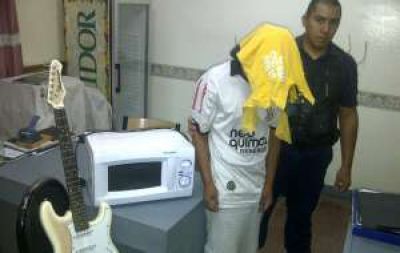 Un joven entr� a robar a la casa de su vecina y la viol�