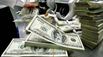  El d�lar paralelo lleg� por primera vez a $10,60 en Mendoza