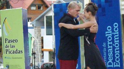 Canciones, tango danza y circo en El Paseo de las Picadas