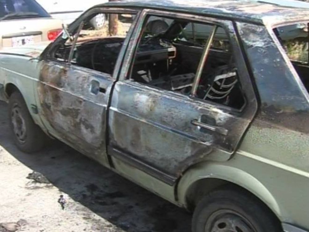 Dos veh�culos incendiados