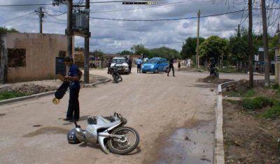 Motociclista cay� al piso y por golpes est� en Terapia Intensiva