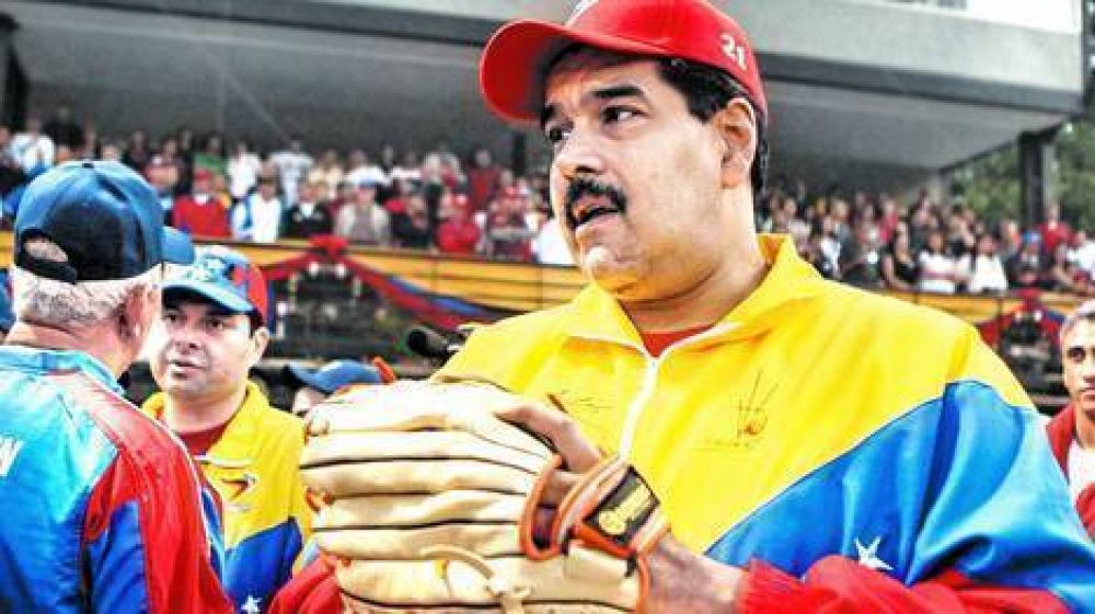 Las trabas para importar papel obligan a cerrar diarios en Venezuela