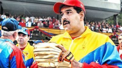 Las trabas para importar papel obligan a cerrar diarios en Venezuela