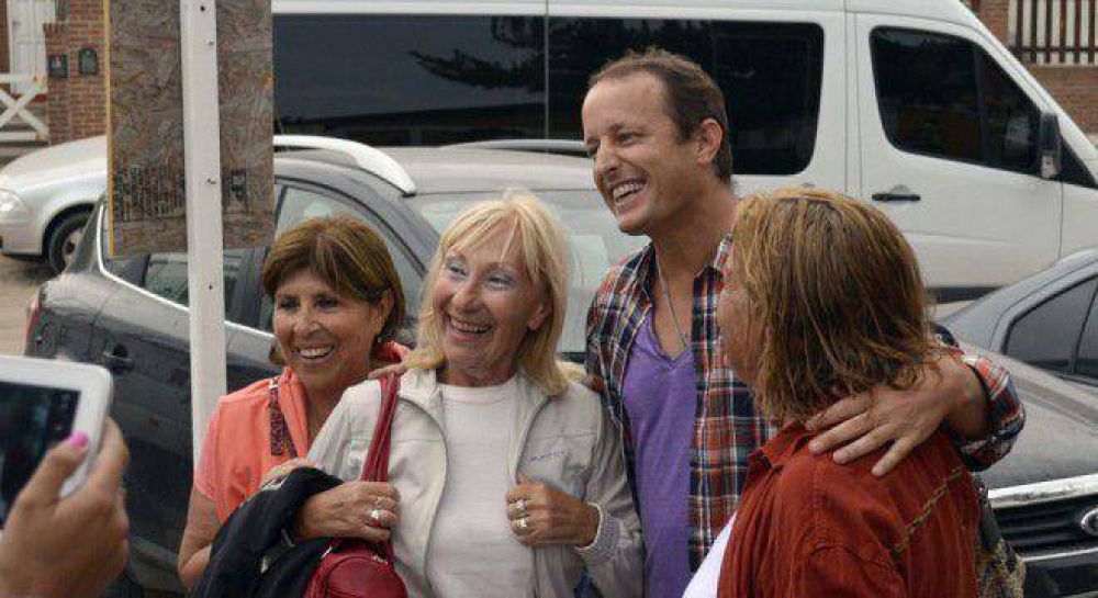 Insaurralde inicia la segunda fase de su campa�a de verano para gobernador