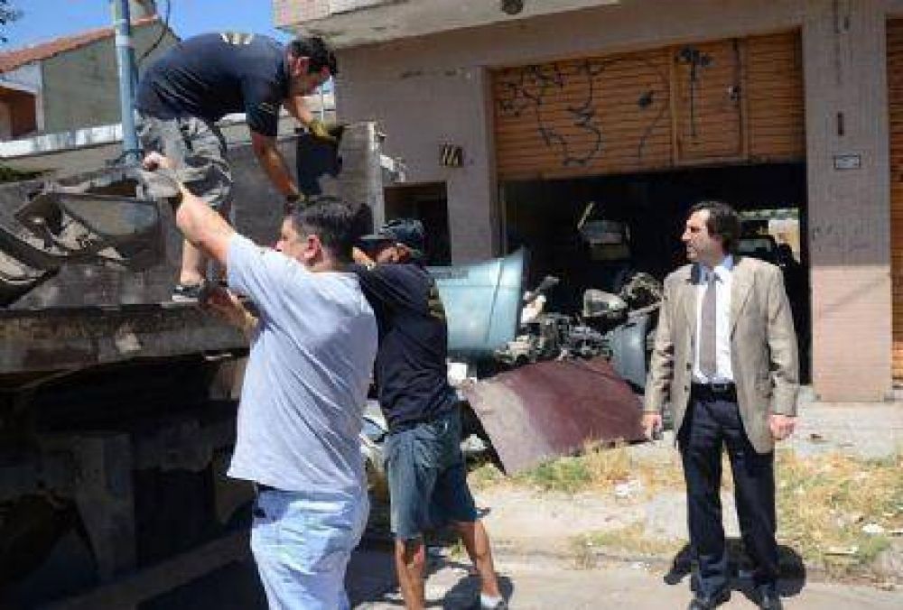 El Municipio clausur� y secuestr� autopartes en un taller mec�nico 