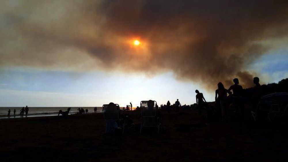 M�s de 10 mil h�ctareas quemadas en el Balneario Pehuen Co