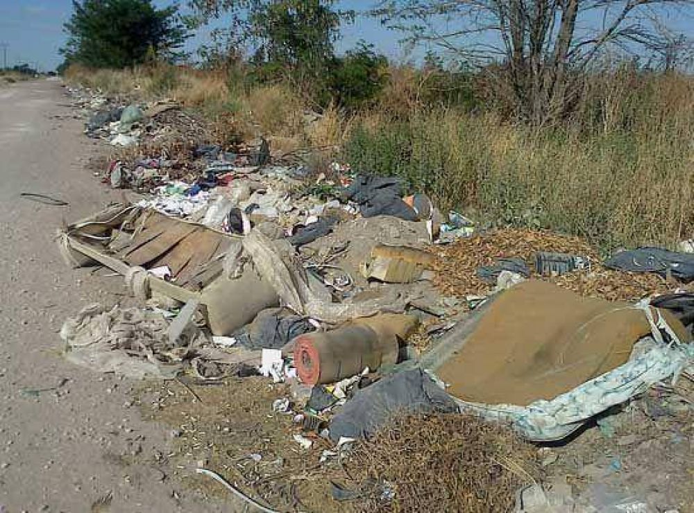 Cuatro cuadras de basura, a metros de la planta de residuos
