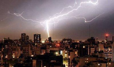 El 90% de los edificios porte�os sin pararrayos