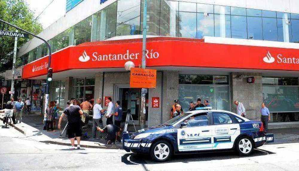 Asaltaron un banco en V�lez Sarsfield y hay dos detenidos