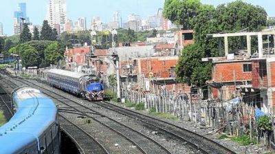 Una villa �escondida� junto a las v�as ya tiene casas de hasta tres pisos