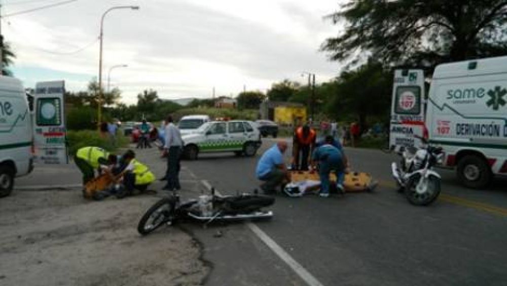 Tres heridos tras un violento choque de motos en ruta 1