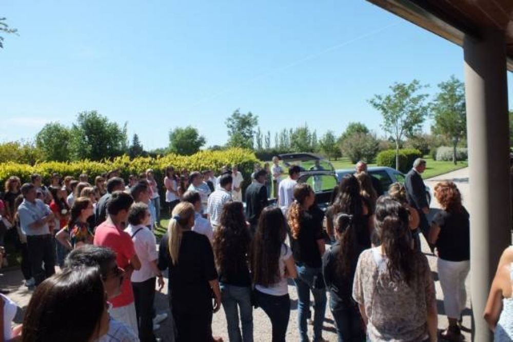Familiares y amigos despidieron los restos de Priscila Ochoa