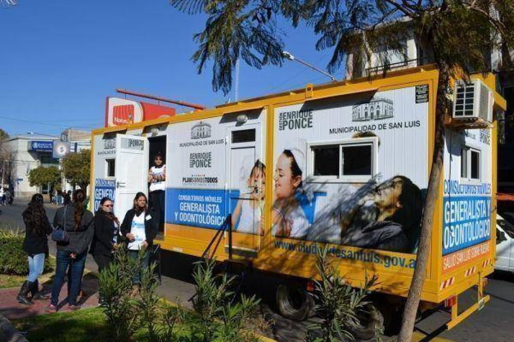 Trailler sanitario en la Plaza Pringles