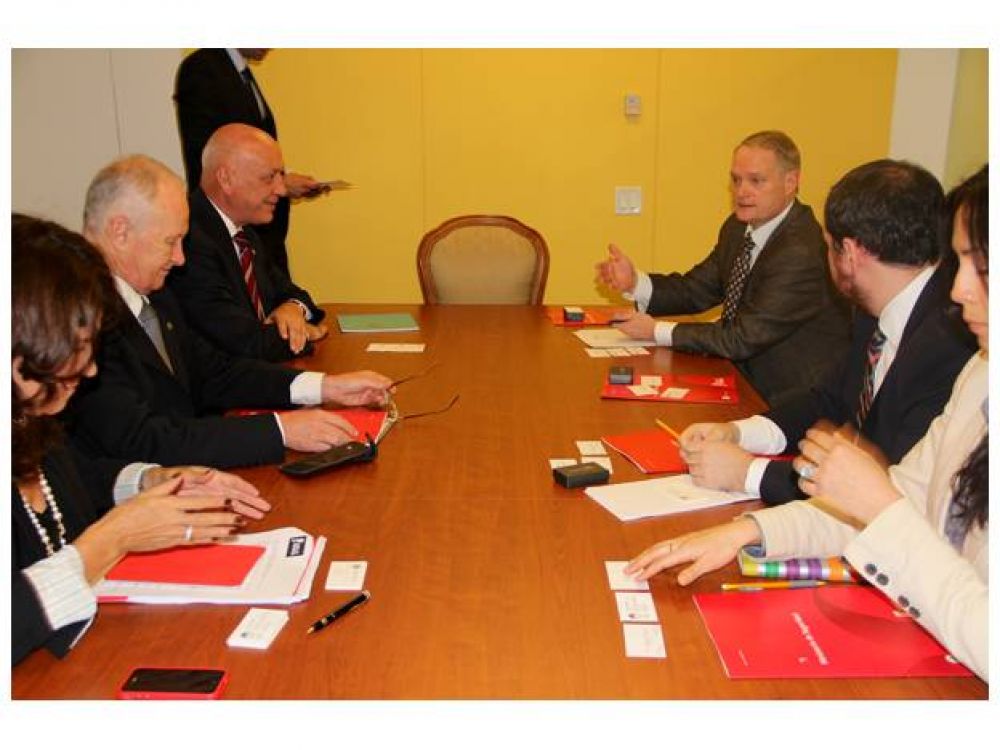 Antonio Bonfatti se reuni� con autoridades de la OEA en Washington