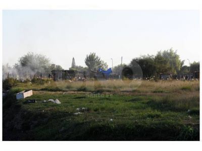 Vecinos de Los Hornos en alerta por una amenaza de usurpaci�n