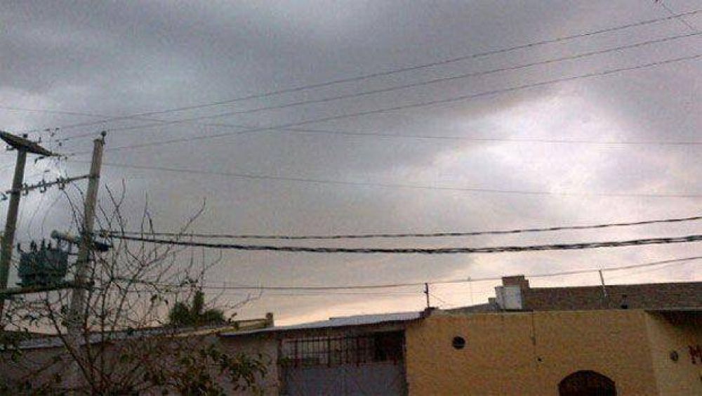 Un martes gris, fresco y con promesa de lluvias en la Madre de Ciudades