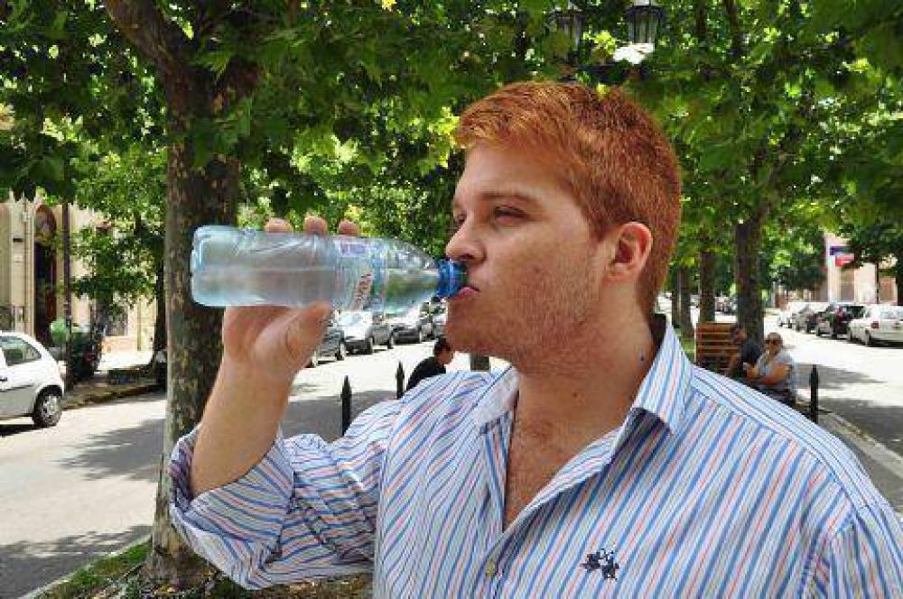 Recomiendan hidrataci�n permanente y cuidados con los alimentos a ra�z de una nueva ola de calor