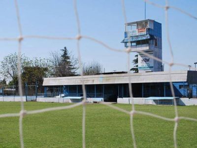 De local en la cancha de CADU