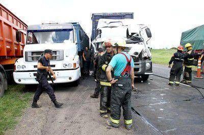 Ruta N� 9: Colisi�n entre dos camiones. Chofer herido