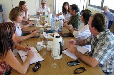 Fruct�fero encuentro entre referentes del CENPAT y de la Regional Chubut de la UTN