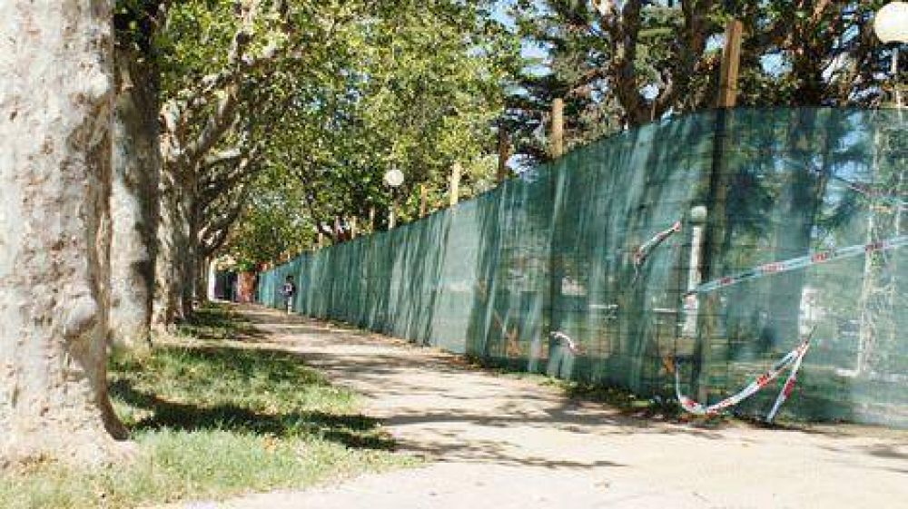 Comenz� a restaurarse la Plaza Mitre 