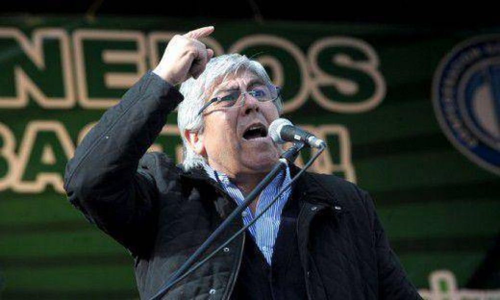 Moyano hace gui�os a los K, y quiere reunir a Scioli con Massa y De la Sota