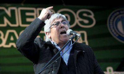 Moyano hace gui�os a los K, y quiere reunir a Scioli con Massa y De la Sota