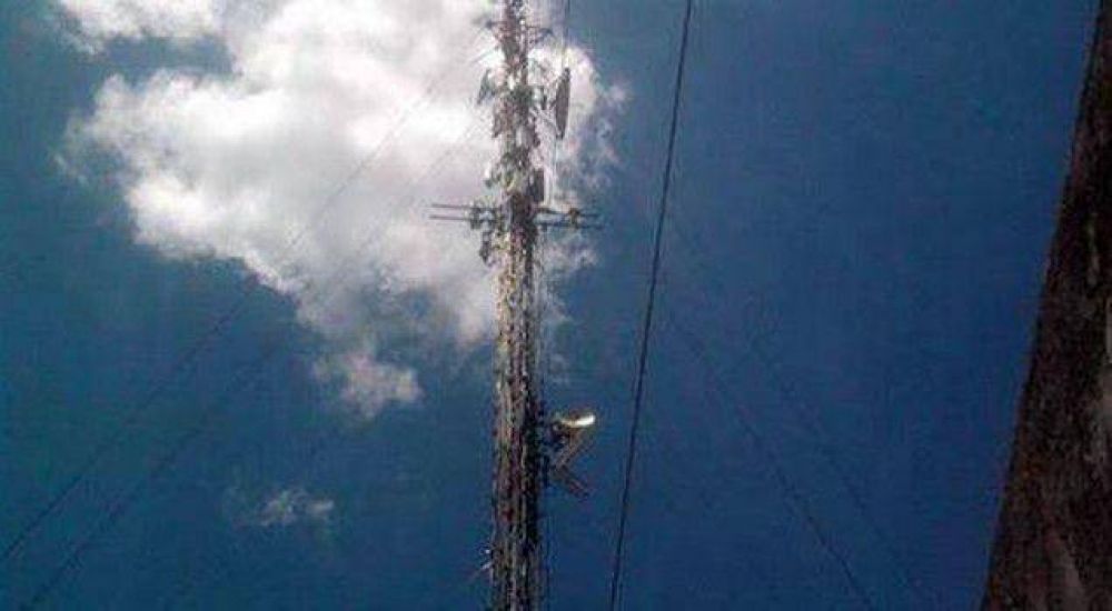 Castelli: mujer se mat� al tirarse de una antena de tel�fono