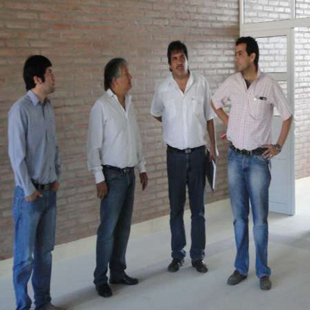 Autoridades recorren obras de Jardines de Infantes y Escuelas Secundarias
