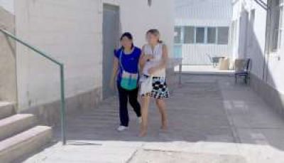 Viol� a su hijastra de 13 a�os y cay�