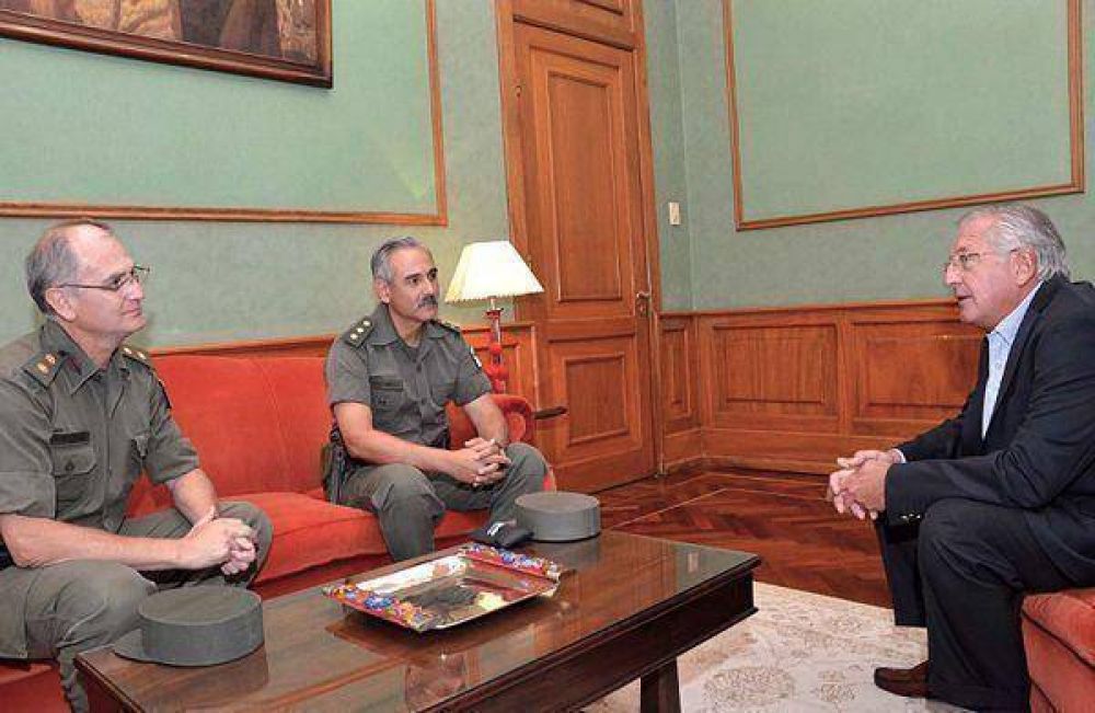 Fellner destac� la importancia de trabajar junto a Gendarmer�a para prevenir delitos