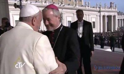 C�lido saludo del papa Francisco a monse�or Andr�s Stanovnik en Roma
