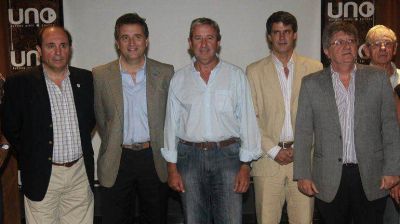 La Mesa de Enlace reaviva la crisis del campo: amenaz� con volver a las rutas y visit� a Cobos