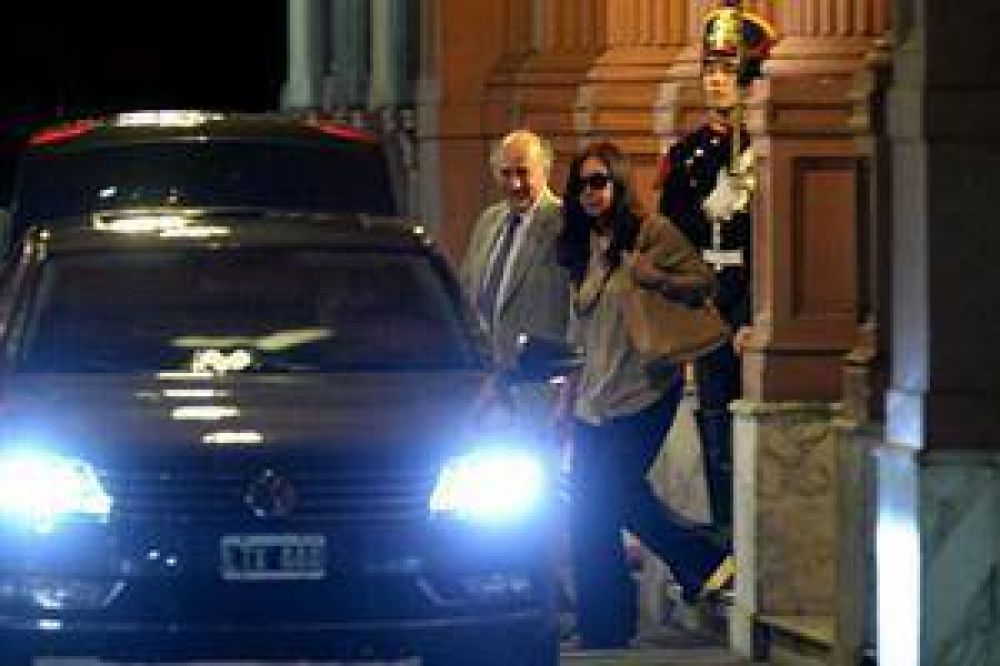 Cristina Kirchner visita a su madre en el sanatorio 