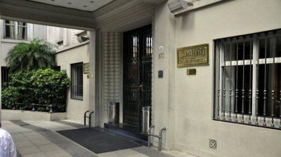 Cristina Kirchner dej� el sanatorio Otamendi tras visitar a su madre