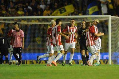 Boca empez� el a�o con el pie izquierdo y Estudiantes se aprovech� en el Minella
