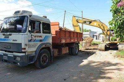 Importante obra de asfalto y obra hidr�ulica en Grand Bourg Norte