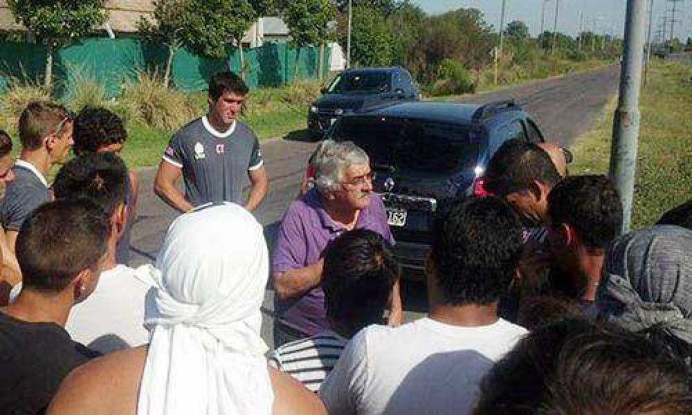 Los jugadores casi no entrenan y el presidente renunciar�a esta noche