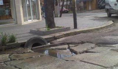 Cansados de los baches, vecinos proponen que el pr�ximo Dakar se corra en Lan�s