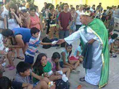 Los Reyes Magos visitaron las colonias de vacaciones de Avellaneda