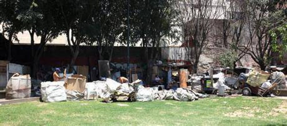 Crece un asentamiento en una plaza en pleno barrio de San Telmo
