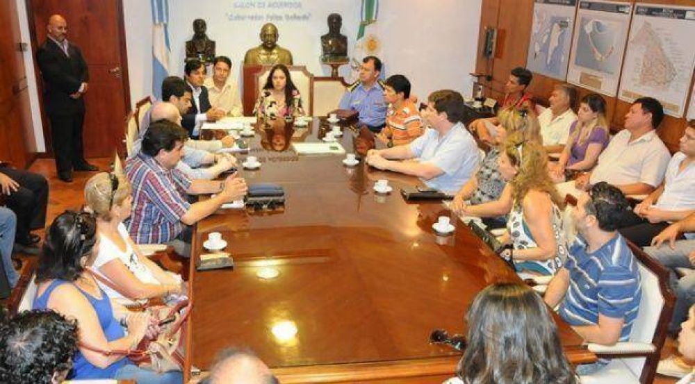 La ministra C�ceres se reuni� con comerciantes afectados por hechos delictivos de diciembre