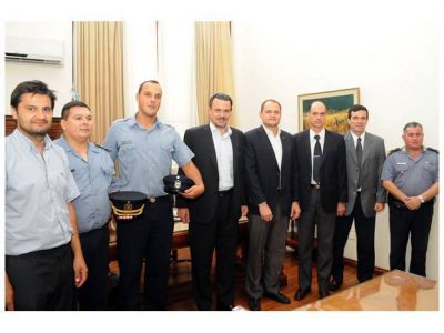 Galassi recibi� al polic�a que salv� a un joven de las aguas del arroyo Ubajay