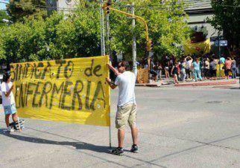 Los enfermeros protestar�n en la calle 