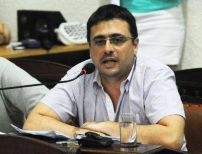 "Es apresurado y forzado"
