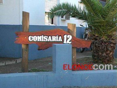 Con una rama o un palo �pescaron� una c�mara de fotos profesional de una vivienda