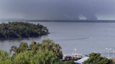 Paran� se cubri� de humo por un incendio en la isla  