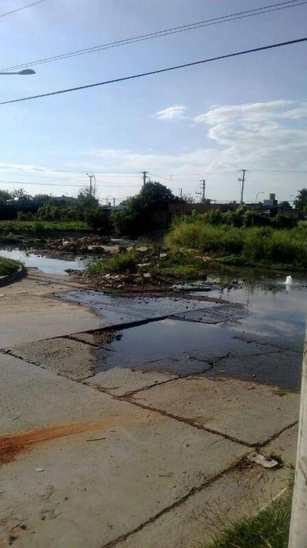 L�quidos cloacales e inseguridad en el Barrio Policial III