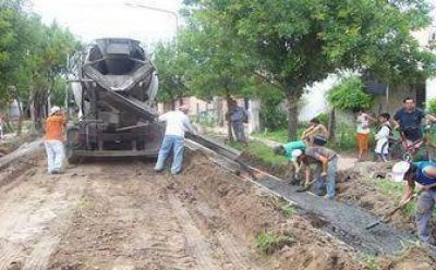 El gobernador supervis� obras y entreg� elementos deporticos en El Bracho